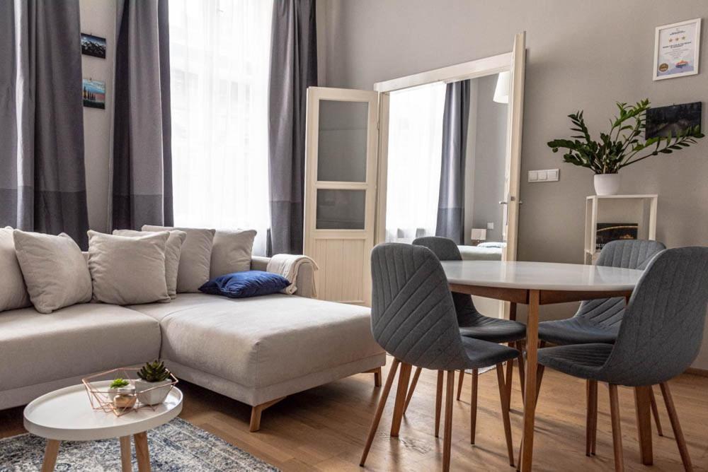 Maria Topfive With Free Private Parking Apartment Budapest Bagian luar foto